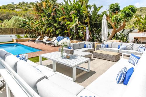 Vallpineda Villa | Tranquil large 6 bedroom family Villa sleeps 15 near Sitges