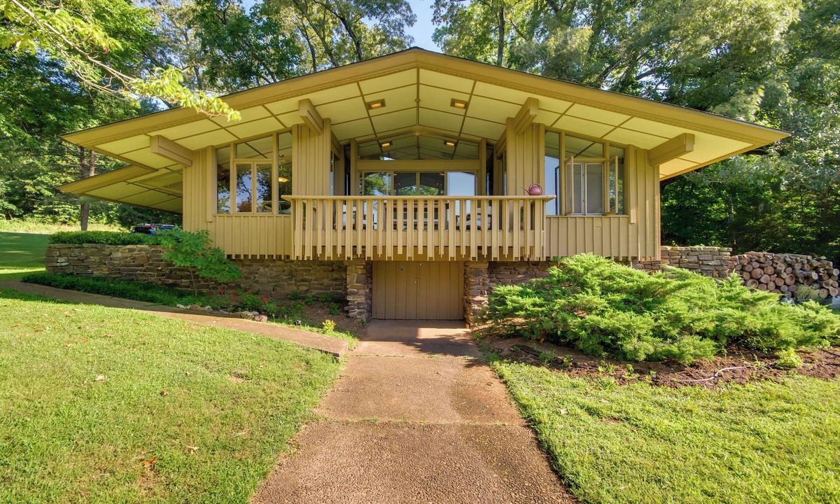 Hardy Cottage | Tranquil Mid-Century Modern Cottage w/Forest View