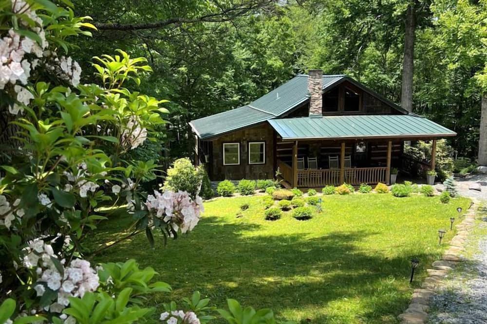 Blowing Rock House | Tranquil Mountain Escape with Outdoor Decks, Fireplace & Scenic Charm in Blowing Rock, North Carolina