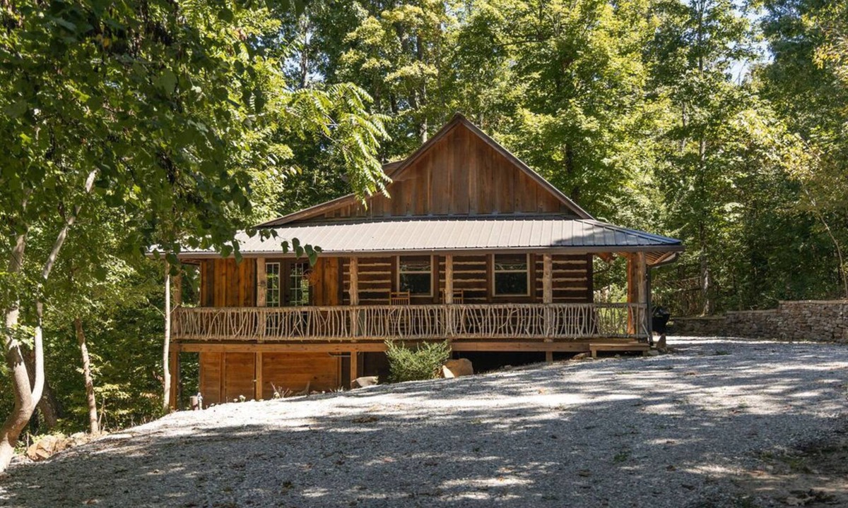 Mountain View Cabin | Tranquil Mountainside Cabin in Charming Mountain View with AC