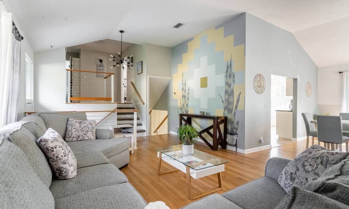Lakewood Villa | Tranquil multilevel waterfront villa