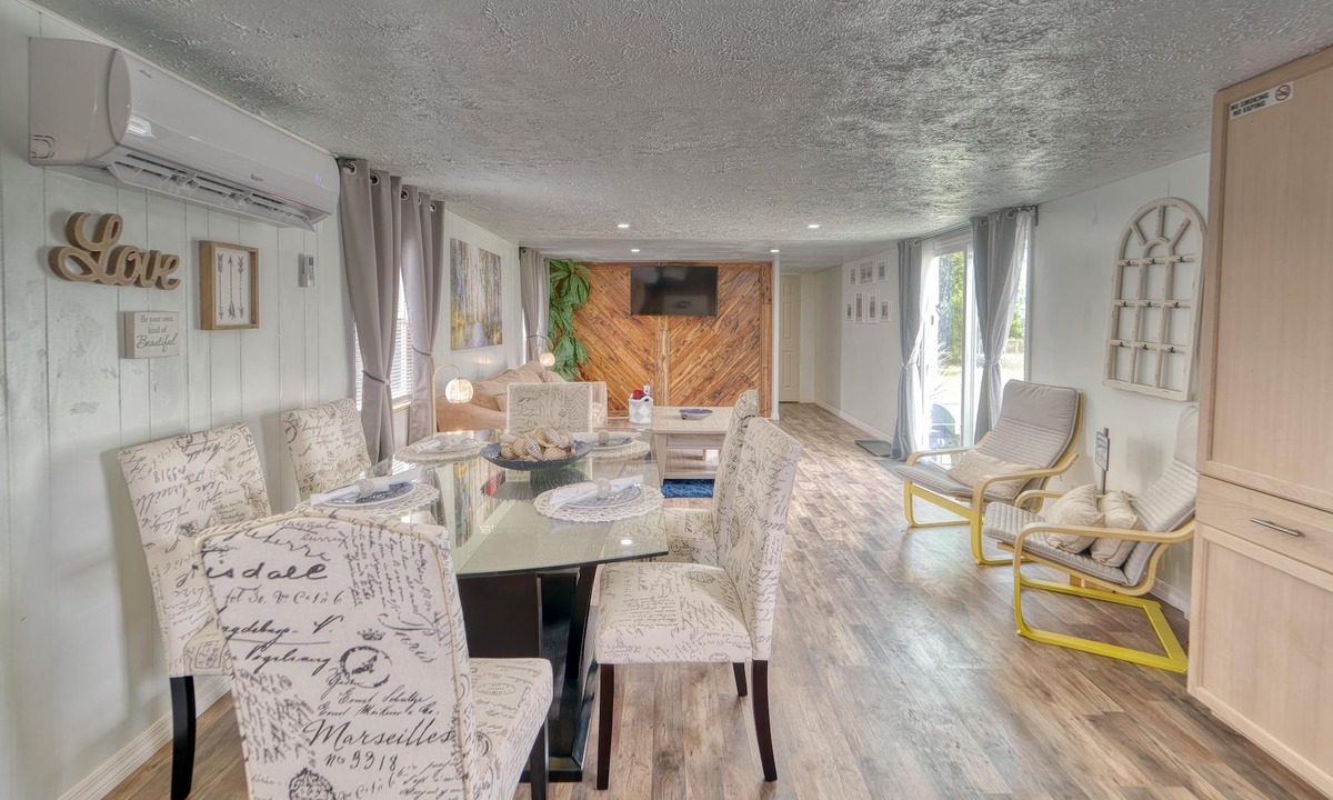 Southside Rural Community House | Tranquil Oasis, Private Entrance & Kitchen