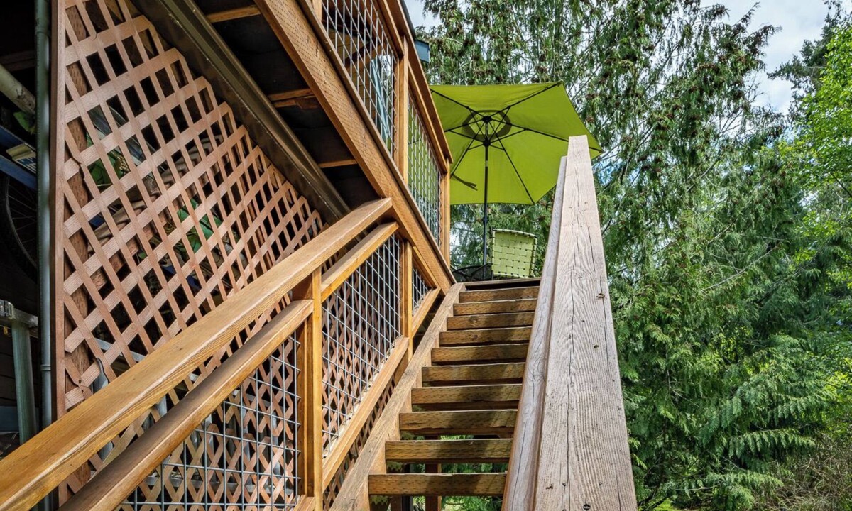 Freeland Cottage | Tranquil, private Whidbey Island apt. Level 2 charging station, pet friendly.
