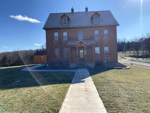 Mount Sterling House | Tranquil Retreat to the Woods: Beautiful Family-Friendly Cottage near Owensville, Missouri