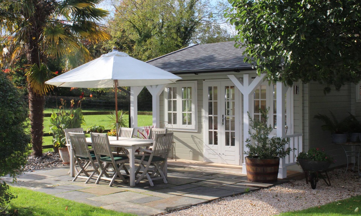 Woolstone Cabin | Tranquil setting at the foot of White Horse Hill, The Downs & The Ridgeway Path