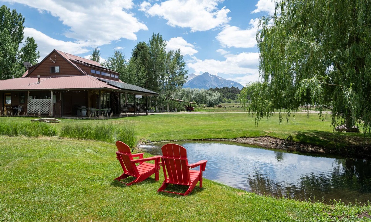 Carbondale House | Tranquil & Spacious 2Bd in C’dale. Majestic, VIEWS , comfy, close 2 skiing, WiFi