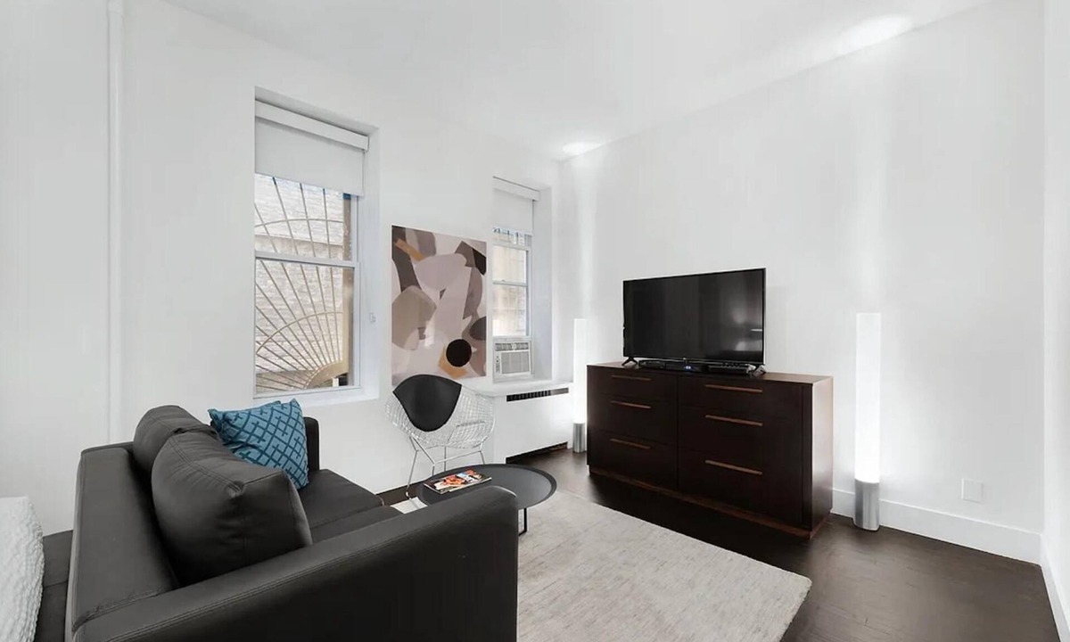 Ditmas Park Apartment | Tranquil Studio Apartment in Brooklyn steps away from Prospect Park!