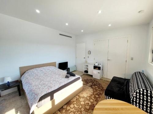Bella Vista Apartment | Tranquil Studio Flat Bella Vista