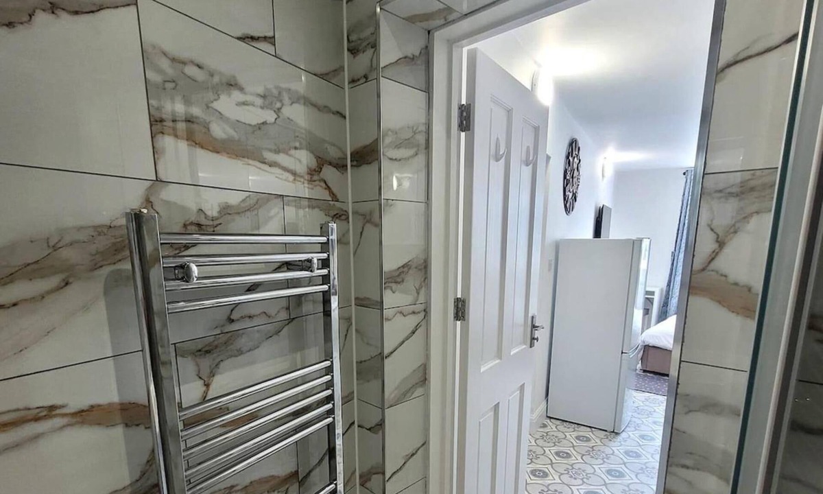 South Ruislip Apartment | Tranquil Studio Retreat With Free Parking