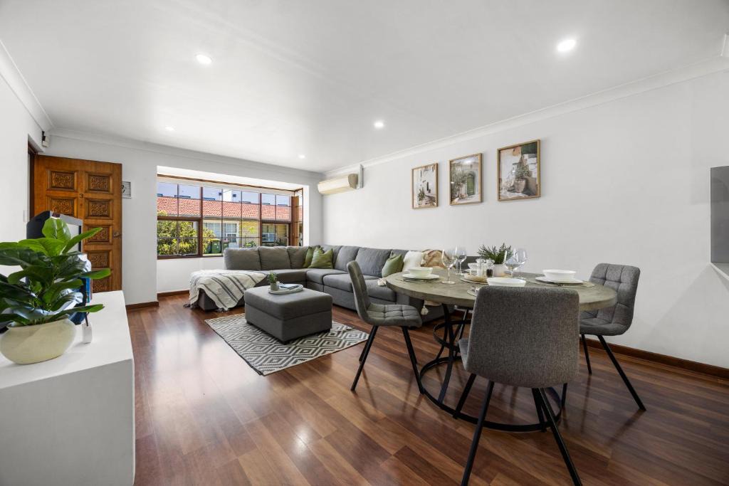 Torrensville Apartment | Tranquil Suite - Modern Comfort between CBD & Beach