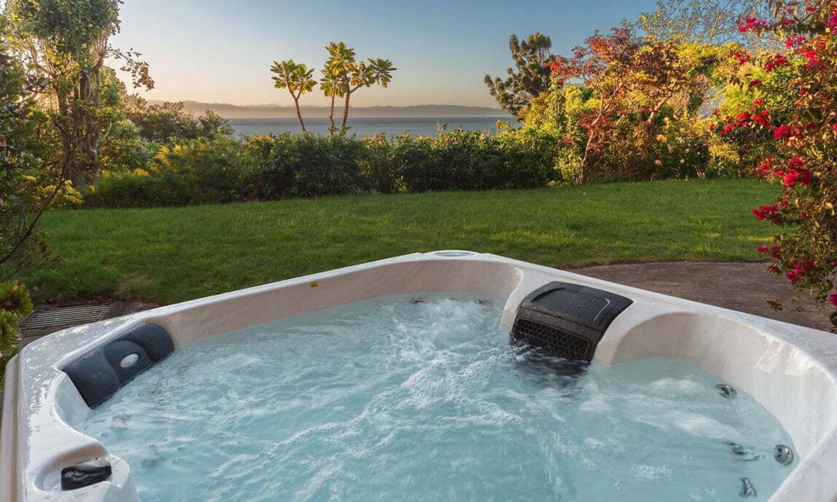 Atawhai House | Tranquil Tides - Spa Pool & Scenic Views