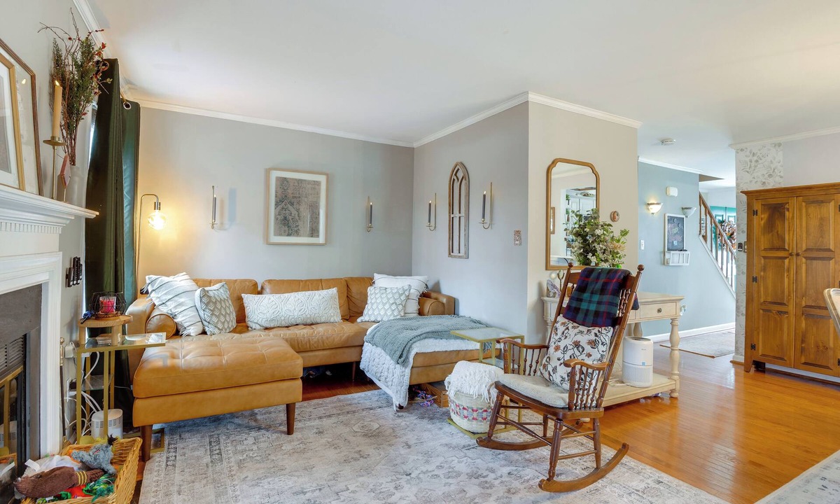 Germantown House | Tranquil Townhouse Retreat w/Deck in Germantown!
