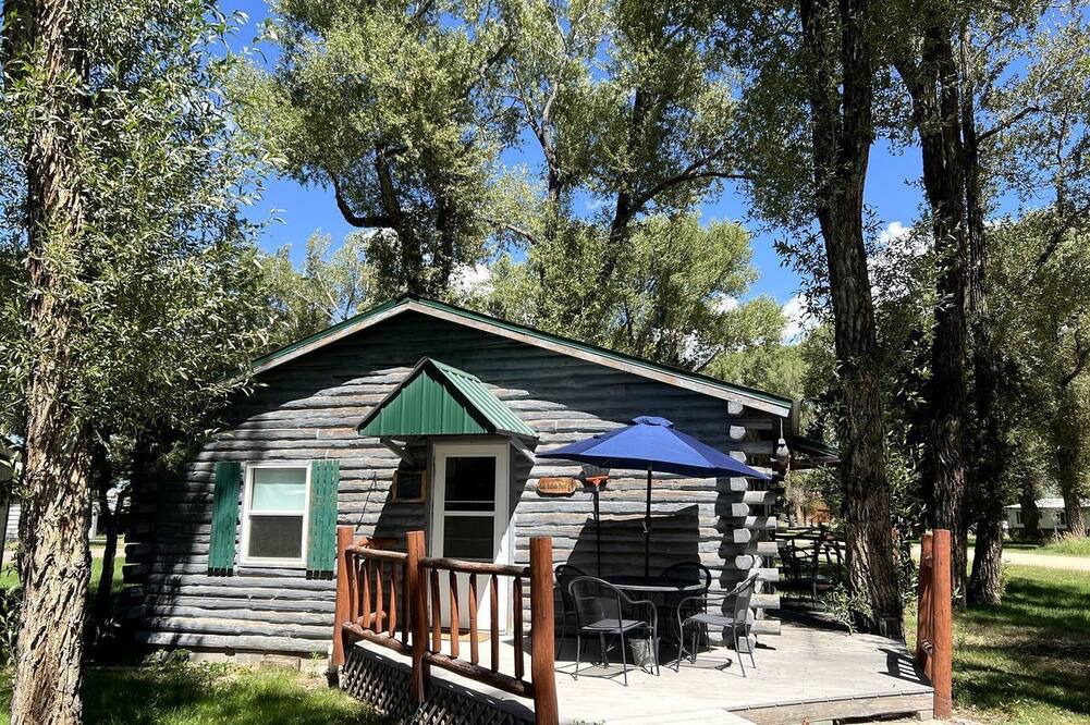 Riverside Cabin | Tranquil Two Bedroom Cabin in Riverside, Wyoming
