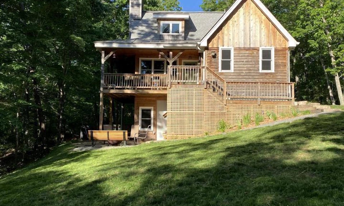 Schuyler House | Tranquil Vacation Rental Nestled in the Shenandoah Mountains of Howardsville, Virginia