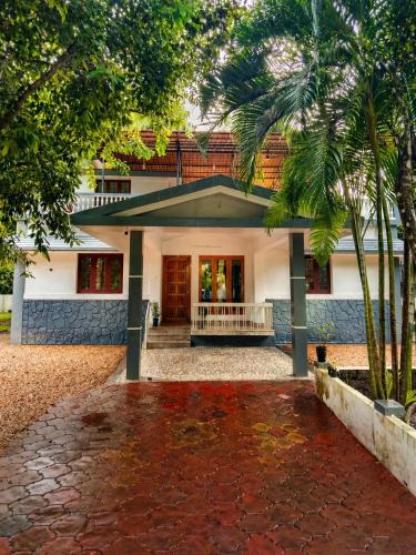 Kuttattukulam Villa | Tranquil Villa by River Peaceful stay by Homeyhuts