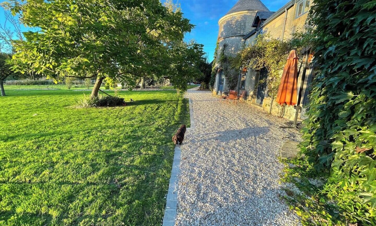 Challes House | Tranquil Villa with Private Tennis Court and Pool in Challes, Pays de la Loire