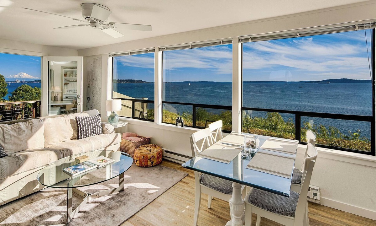 Briarcliff Cottage | Tranquil waterfront cottage on Seattle's Puget Sound