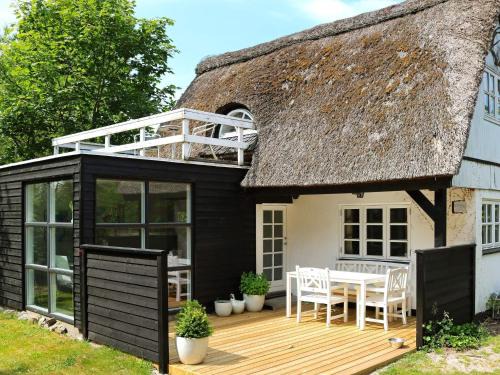 Haslevgarde House | Tranquil Waterfront Cottage-By Traum