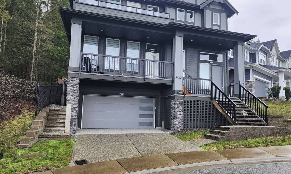 Burke Mountain House | Tranquil Zen Oasis | New Designer Home in Coquitlam | 10 mins to Downtown