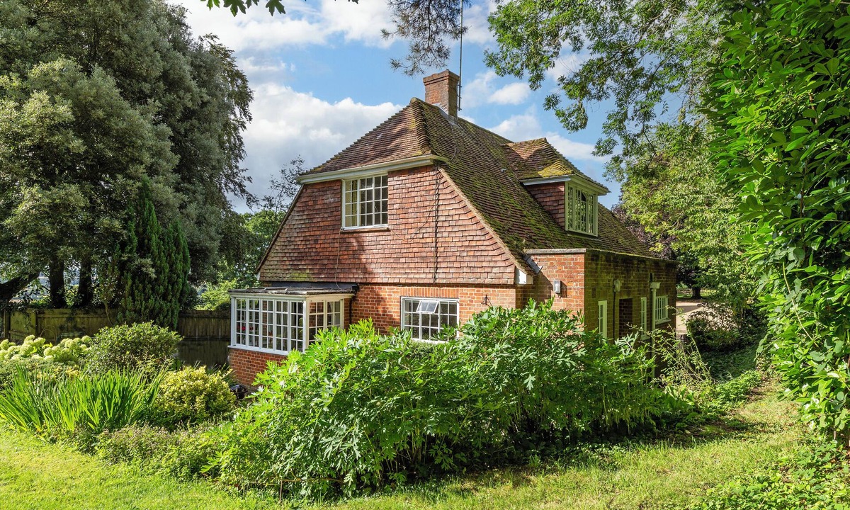 Basingstoke Cottage | Tranquility, In grounds of Dower house on large country estate in the Candover's