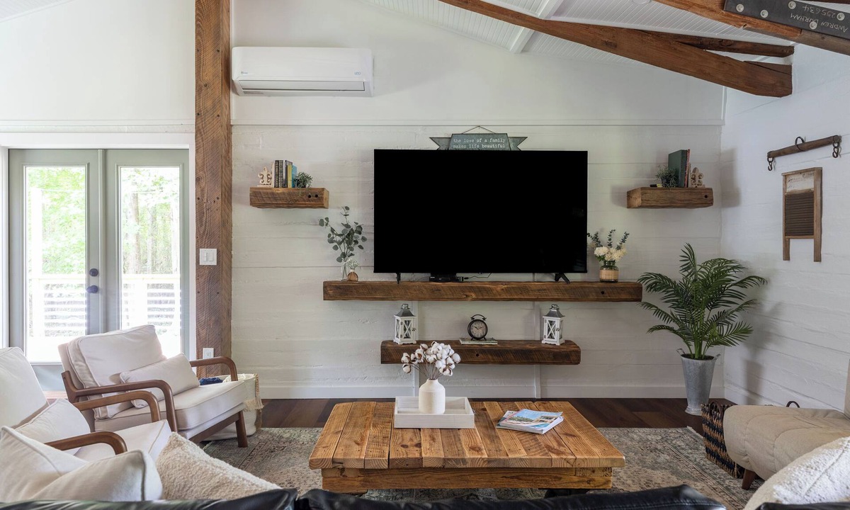 Buford Cabin | Tranquility Pond Cabin - Nature Retreat on 5 Acres