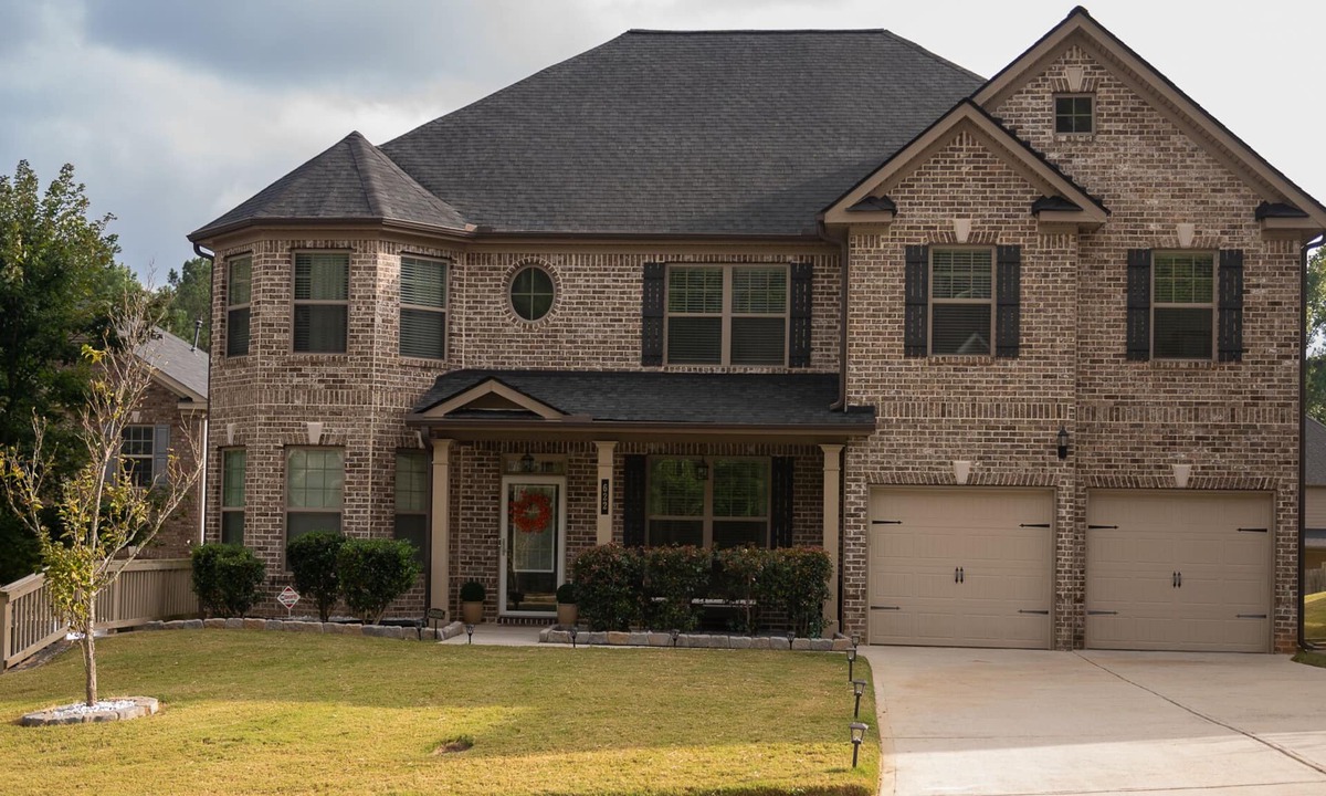 Fairburn House | Tranquility with comfort in mind. W Fire-pit & pool table. Proximity to airport