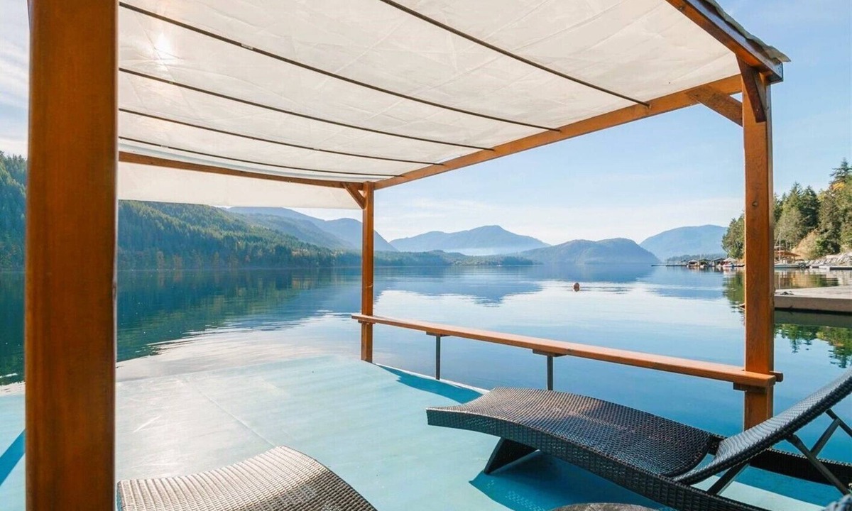 Port Alberni House | Tranquilize at Spectacular Sproat Lakefront Waterfront Authentic Timber Log Home