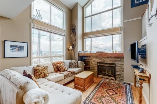 Big White Ski Resort House | Trappers Crossing 35