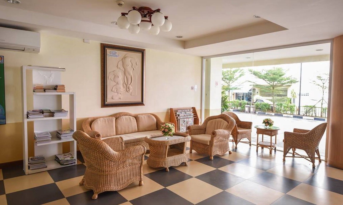 Bang Phra Hotel | Trat Center Hotel