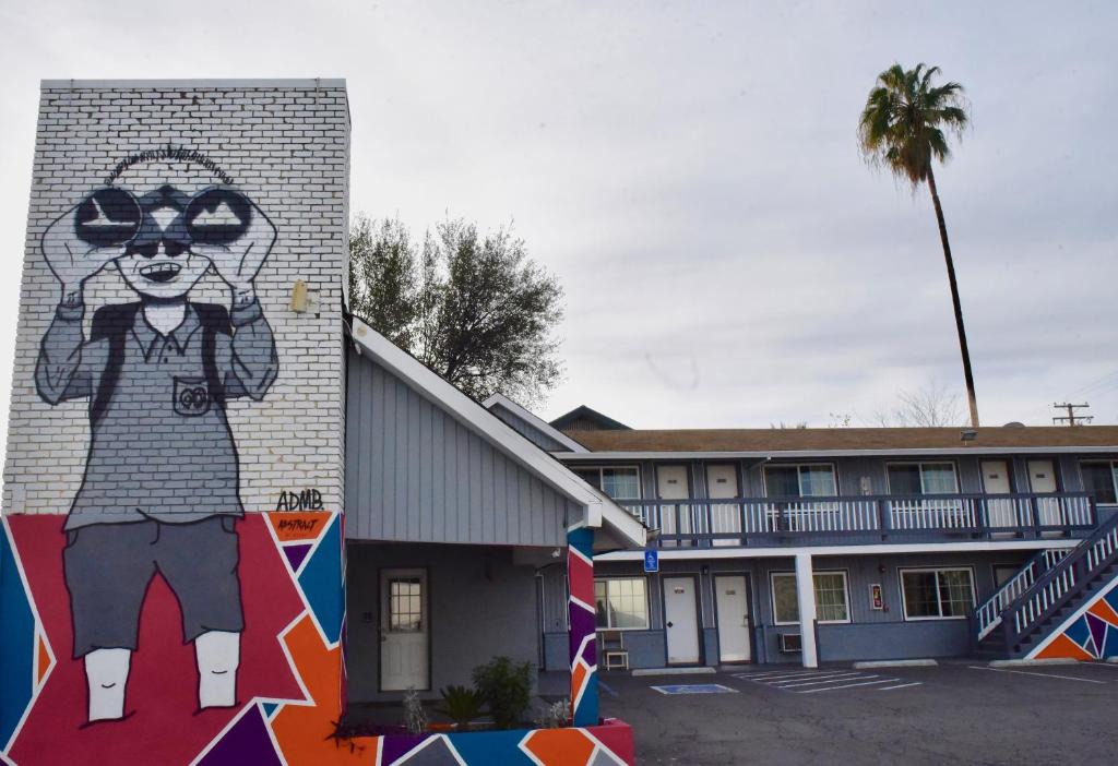 Downtown Hotel | Travel Inn Redding