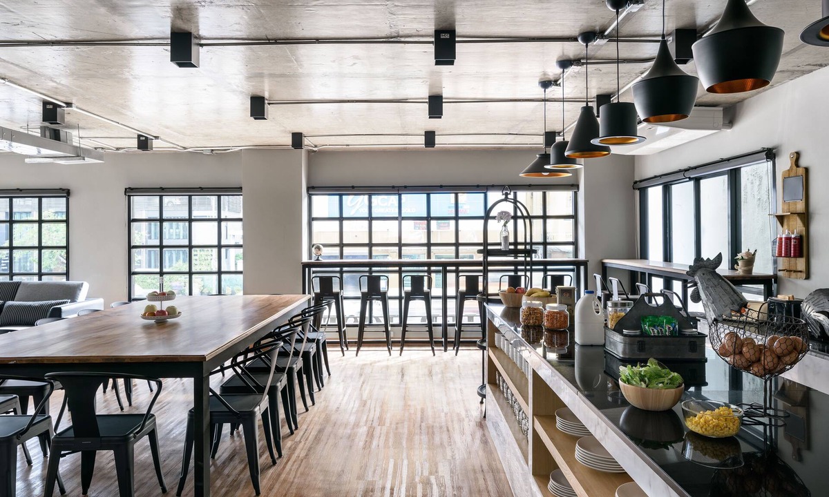 Thanon Phetchaburi Hostel | Travelier Hostel