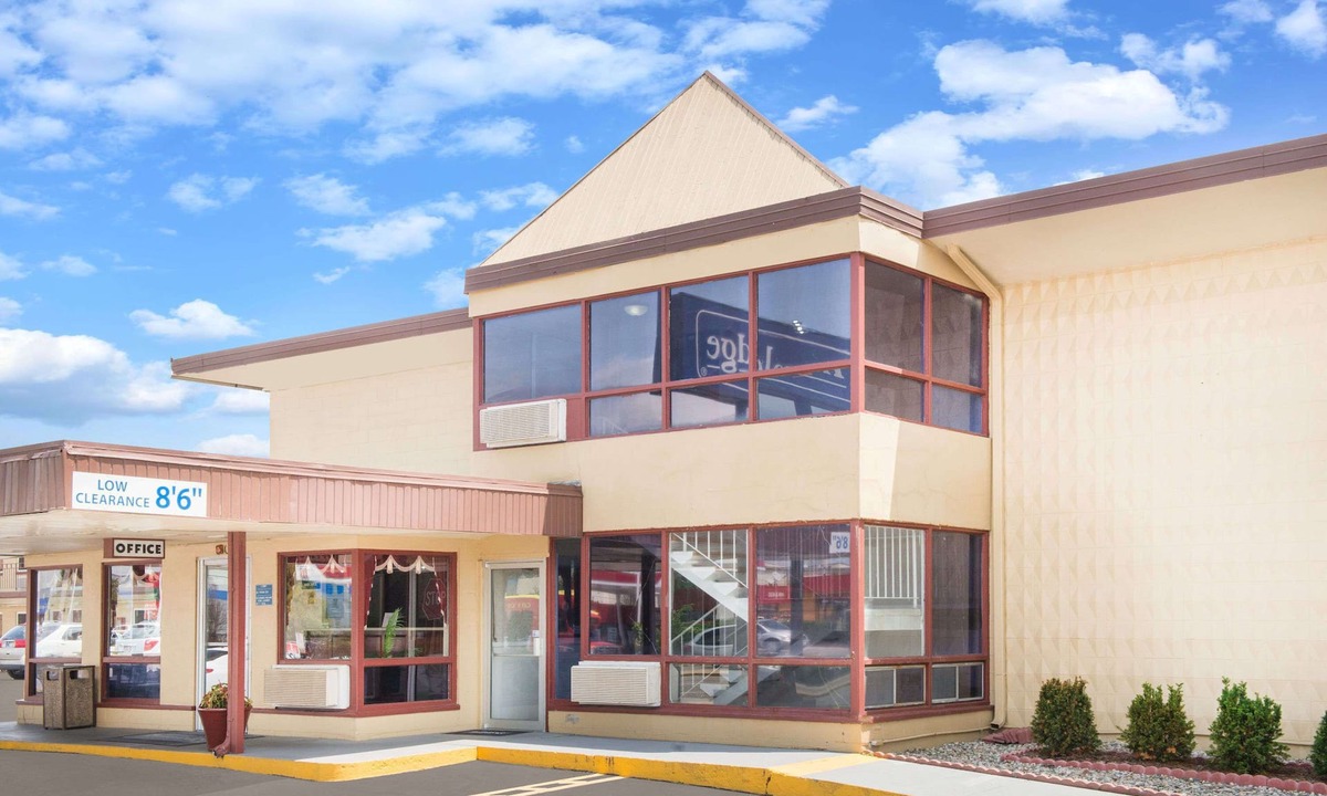 Terre Haute Hotel | Travelodge by Wyndham Terre Haute