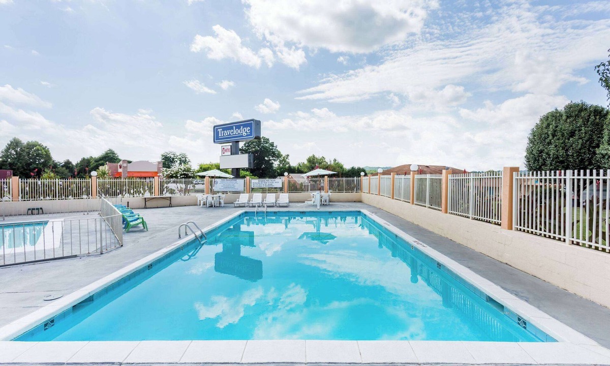 Martinsville Hotel | Travelodge by Wyndham Ridgeway Martinsville Area