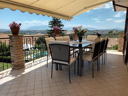 Citta Sant'Angelo Apartment | Tre Laghi Countryhouse Luminous with pool and aircon
