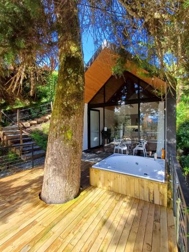 Guatape Ski Chalet | Tree House, Cabaña privada con Jacuzzi y canoa