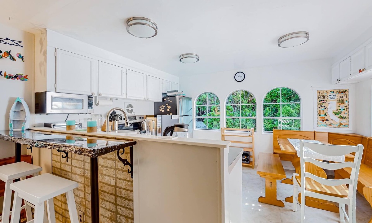 Florence House | Tree-lined coastal dog-friendly home with children's items, gas grill, and washer&dryer