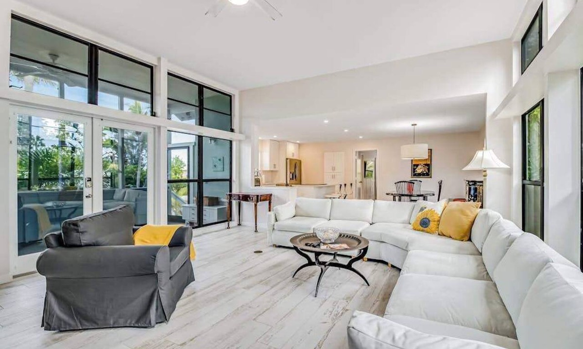 Longbeach Village House | Tree-lined home w/amazing decor & screened porch - near beach/dining