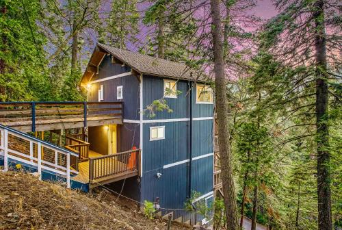 Arrowhead Villas House | Tree-Lined Lake Arrowhead Cabin ~ 1 Mi to Village!