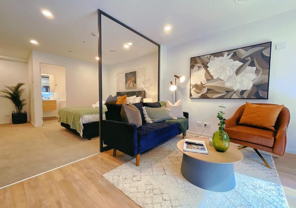 Newton Apartment | Tree-Lined Parkside Holiday Studio with Pool & Gym