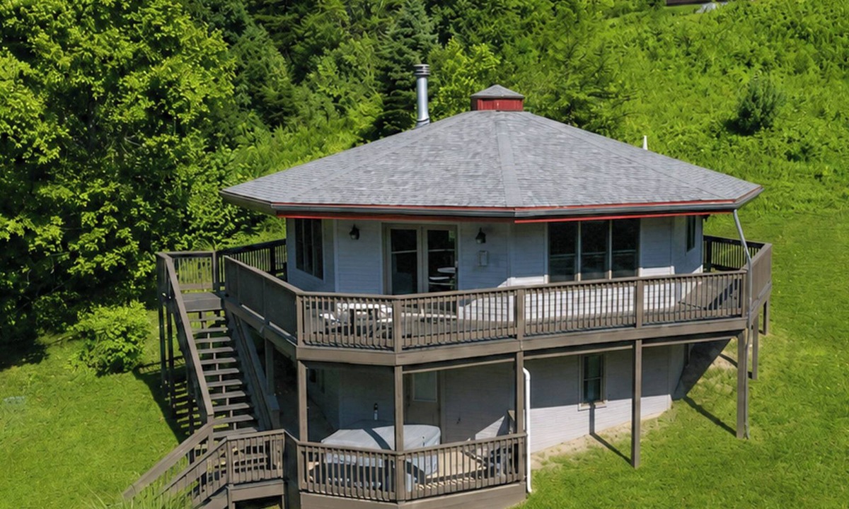 Logan Cabin | Tree Top - Hosted by The Chalets
