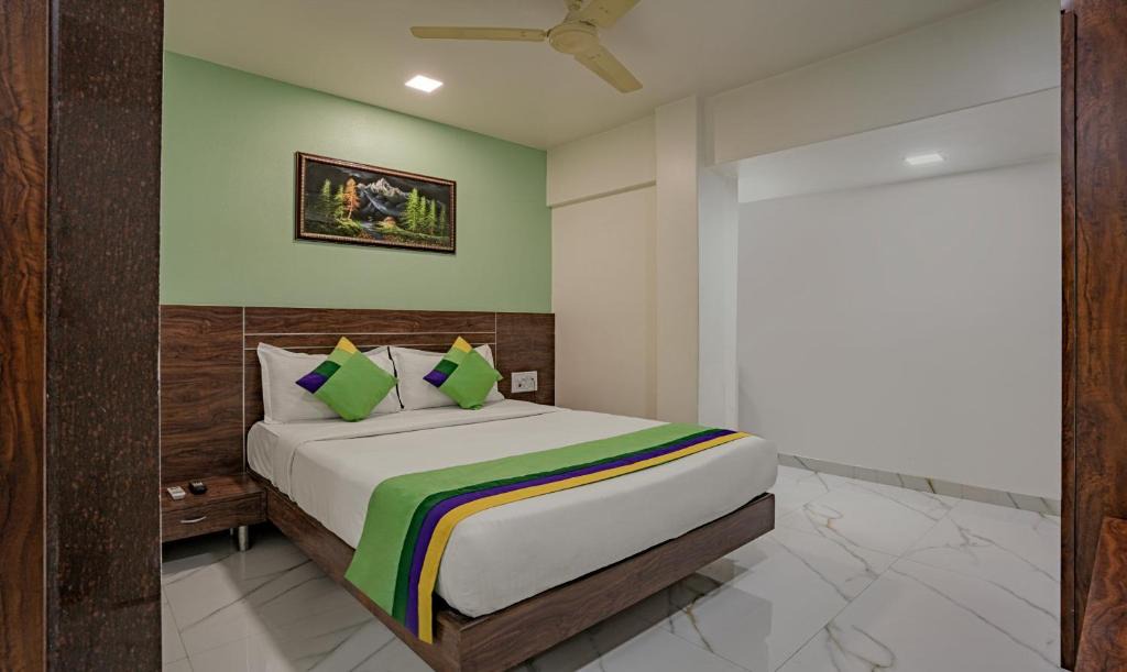Malad West Hotel | Treebo Atithi Inn Malad