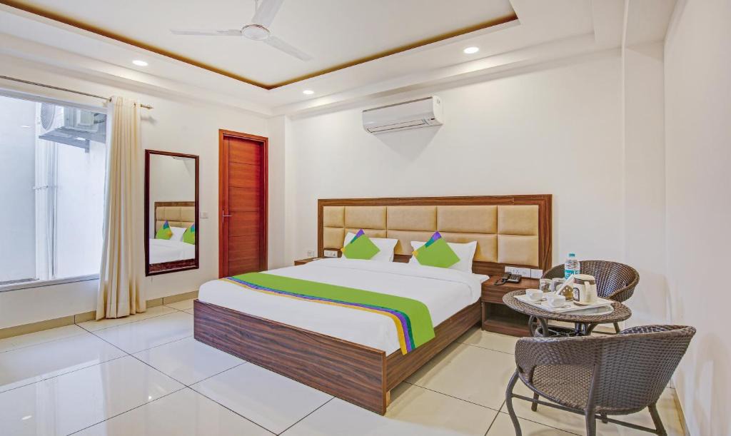 Noida Hotel | Treebo Aviraj Inn