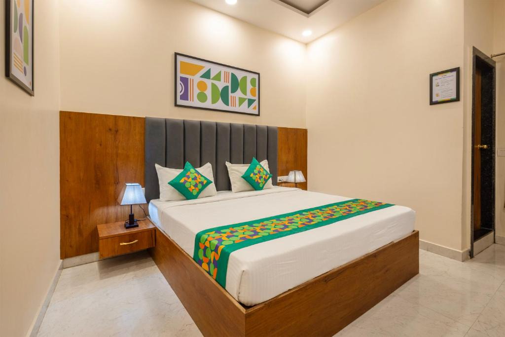 Shahjahanpur Hotel | Treebo Ayodhya Grand