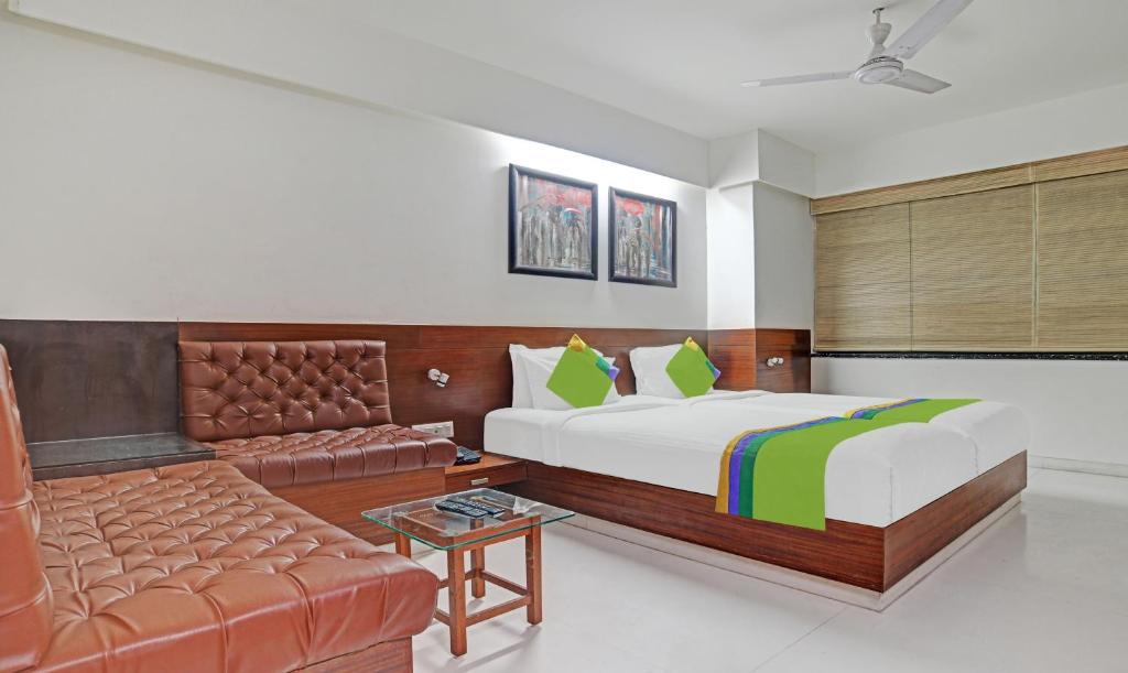 Palasia Hotel | Treebo Cherry Tree