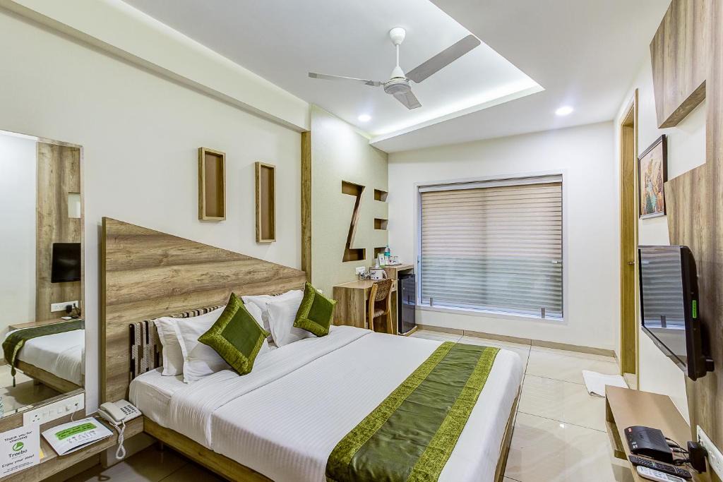 Vijay Nagar Hotel | Treebo Daksh Residency