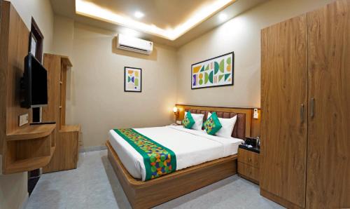 Amer Fort Road Hotel | Treebo Fort Mountview Jalmahal