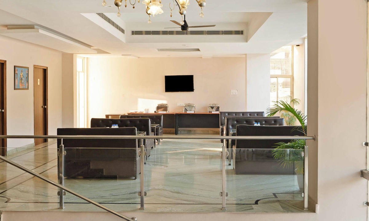 Bullawala Hotel | Treebo Golden Leaf DDN