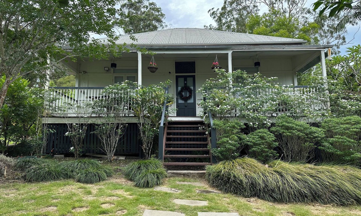 Eumundi House | Treefeller’s Cottage Eumundi - 3 bedroom house directly across from the markets