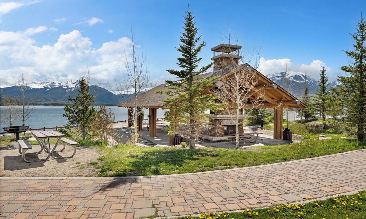 Wildernest Apartment | Treehouse #305, Building D by Summit County Mountain Retreats