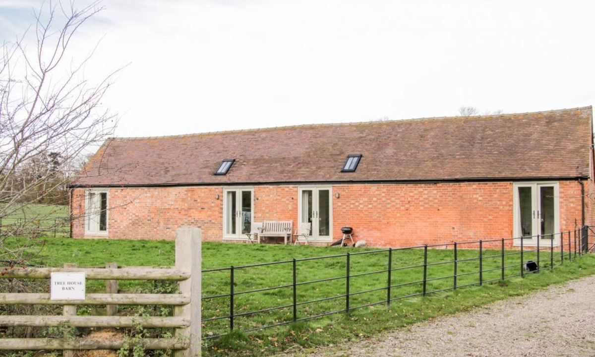 Eaton Mascott Cottage | Treehouse Barn at Pitchford Estate, Shrewsbury